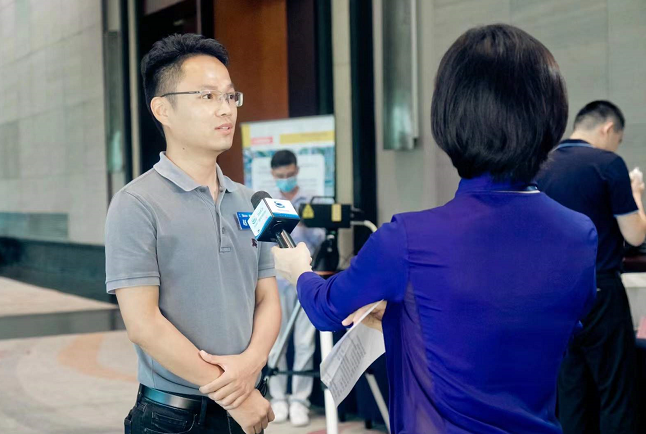 接受苏州广播电视台采访